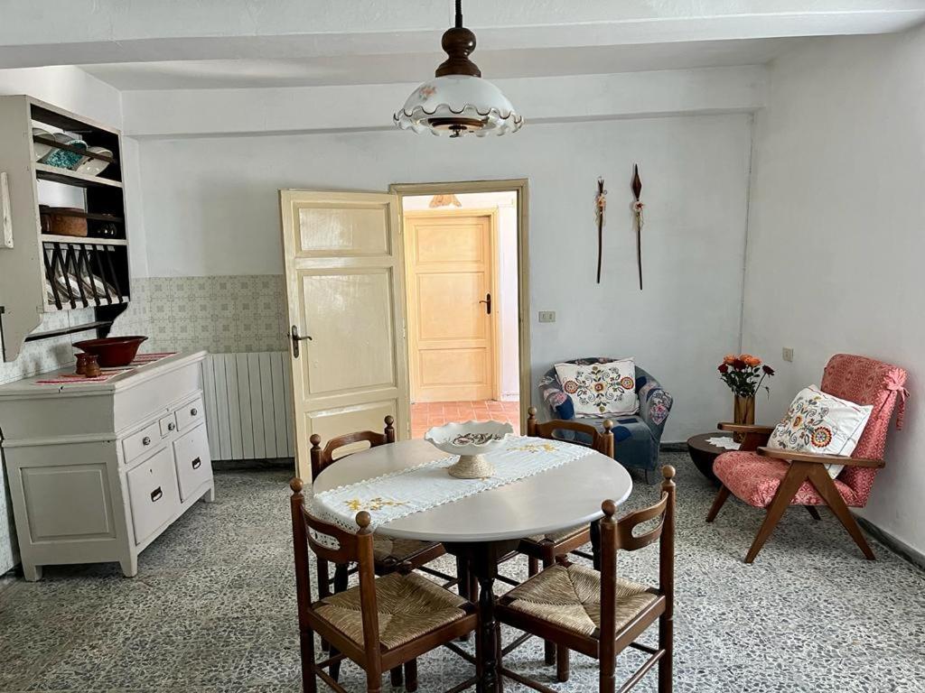 Апартаменти Il Casale Di Rolando Кастільйоне-ді-Гарфаньяна Екстер'єр фото
